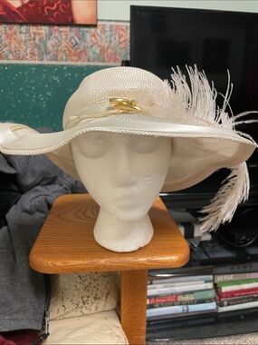 Vintage andre White Feather satin trimmed Wide-Brim Women's Hat